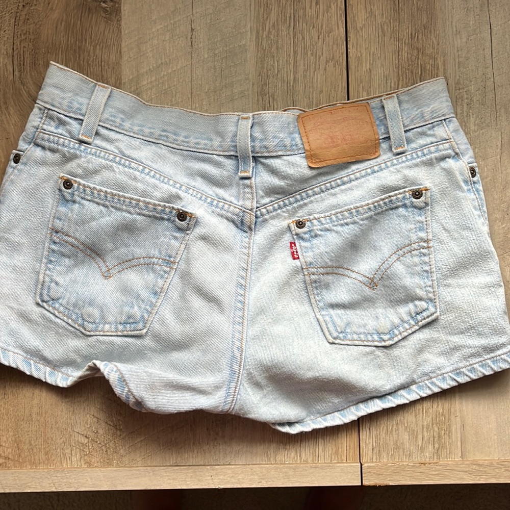 Levi light wash denim jean shorts perfect used condition size 7 Juniors.